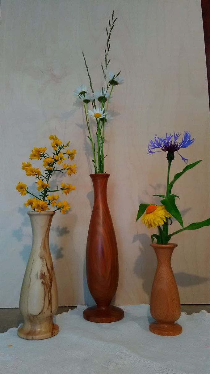 Diverse Vasen aus verschiedenen Hölzern mit Glasrohr ab 18,--€
