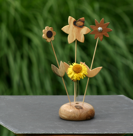 Handgefertigter Holzblumenstrauß mit Halter und Glasrohr für frische Blumen 16,--€